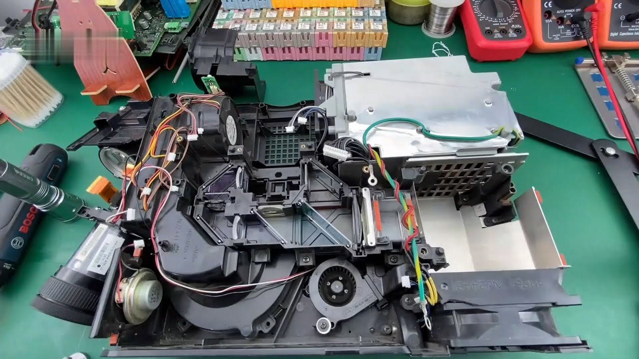 投影仪电源拆解与灯光启动过程全面解析 